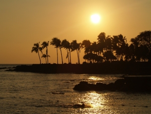 Sunset from the Kailua Seawall, Kailua Kona, Hawaii: Photo by Donnie MacGowan
